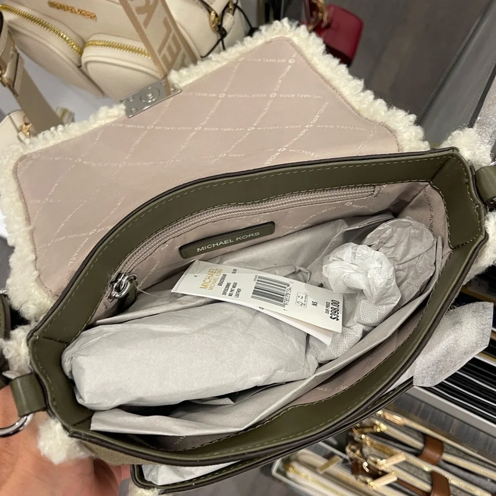 MICHAEL KORS Bradshaw Medium Suede and Faux Shearling Messenger Bag
Olive 
NWT - Picture 16 of 16